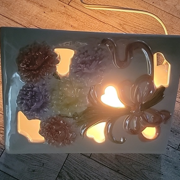 Avon Vintage President's Club Happy Birthday Flowers‎ Book Night Light - Picture 1 of 4